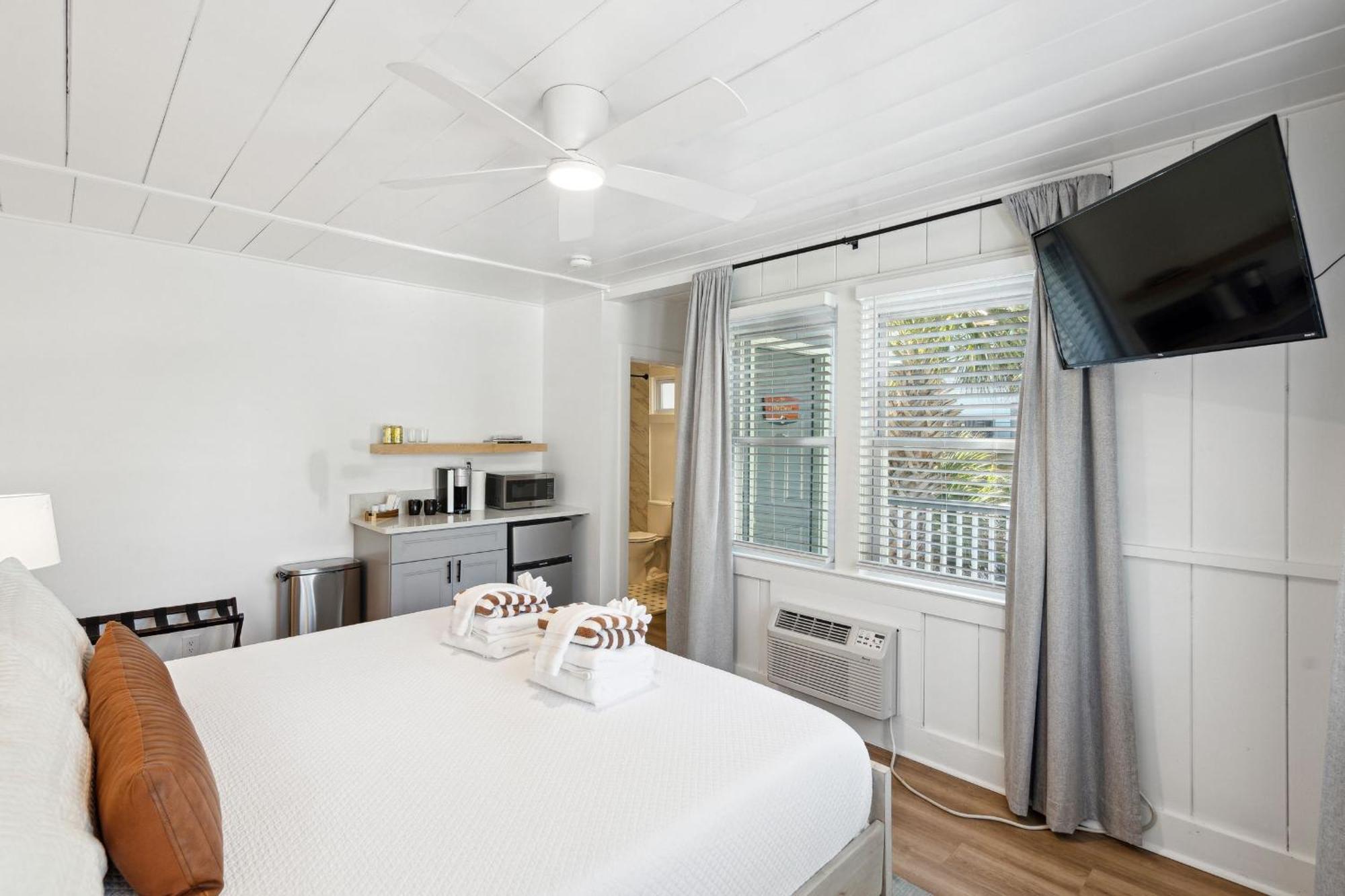 Folliday Inn - The Ariston - Room 34 Folly Beach Exterior photo